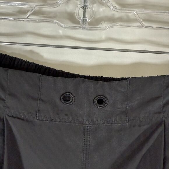 Lululemon Shorts Women's 8 Black Rolled Cuff Pockets Missing Drawstring - Picture 3 of 9